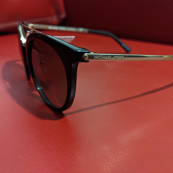 Michael Kors woman's sunglasses - Picture 2 of 3